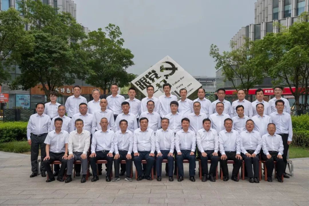 圖1-2、范世宏董事長(zhǎng)參加江蘇華建股東大會(huì)暨八屆二次董事會(huì).jpg