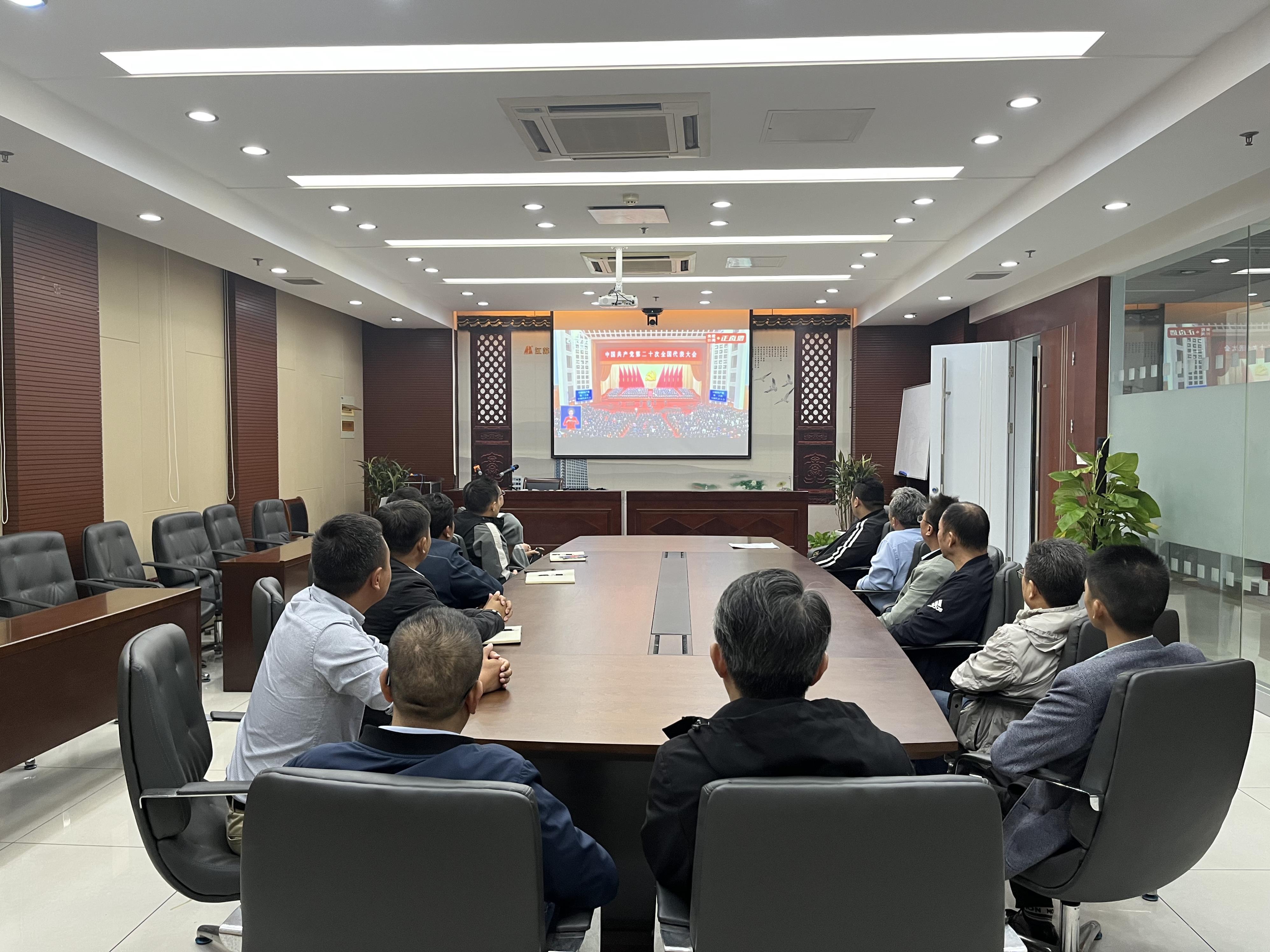 圖1-14、萬隆基礎(chǔ)公司收看二十大開幕會.jpg